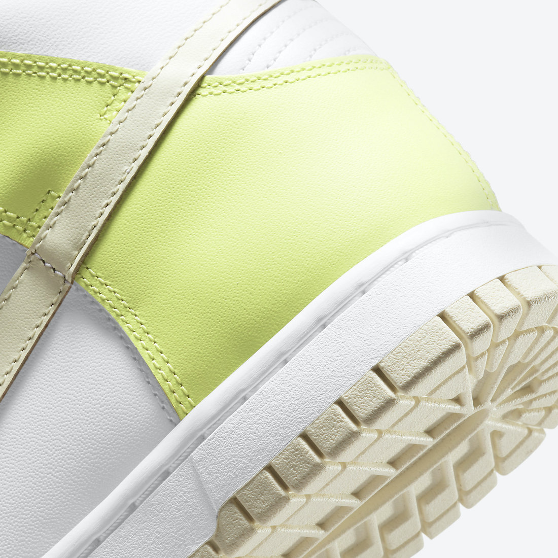 Кроссовки женские Nike Dunk High DD1869-108